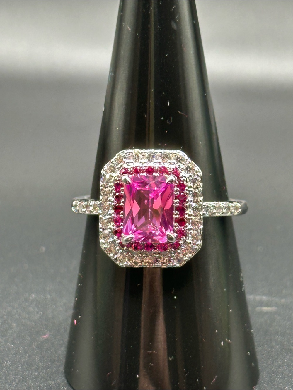 RBP6861 What a Stunner Ring
Size 9, rhodium plated